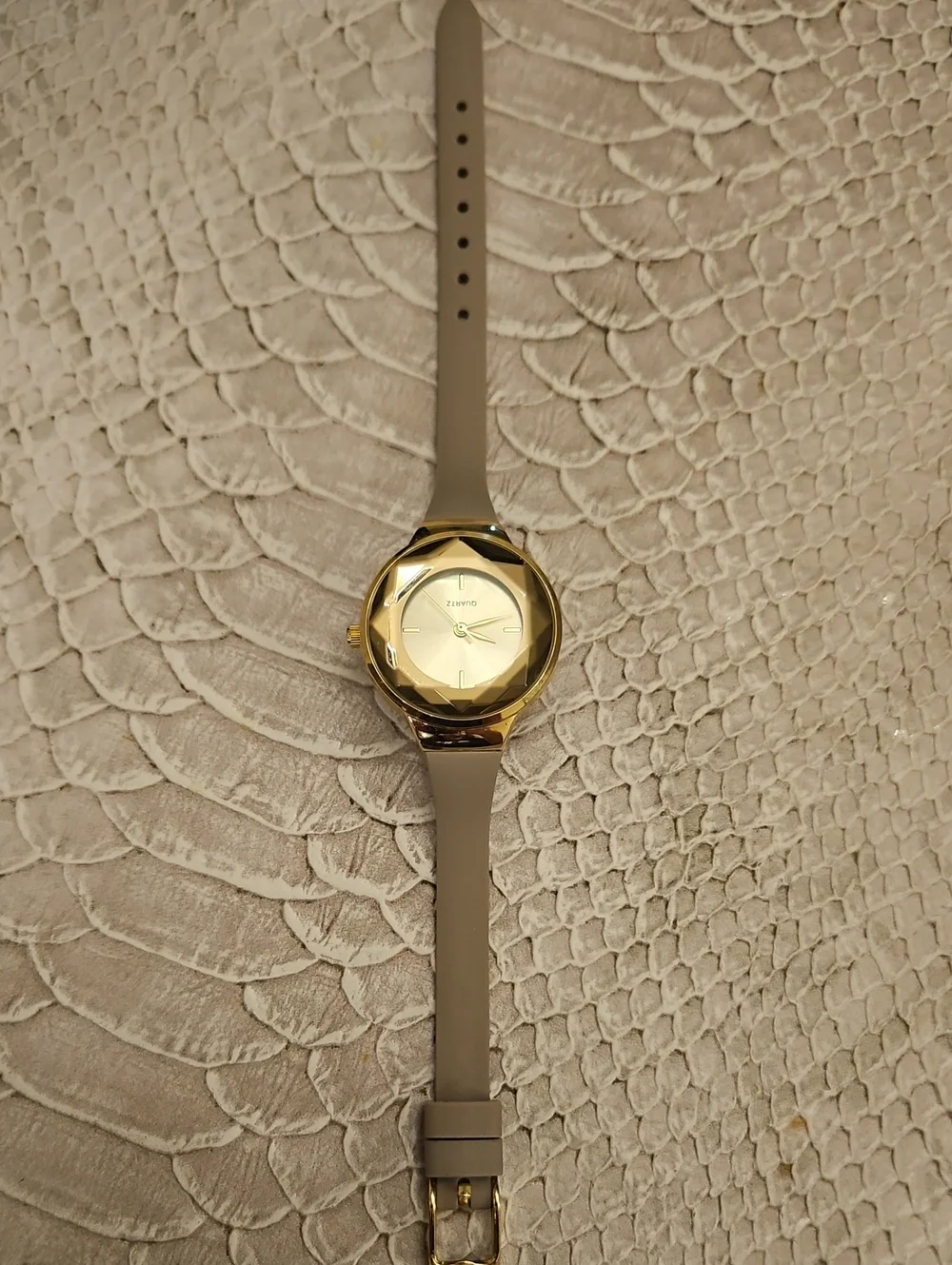 Quartz watch gold
